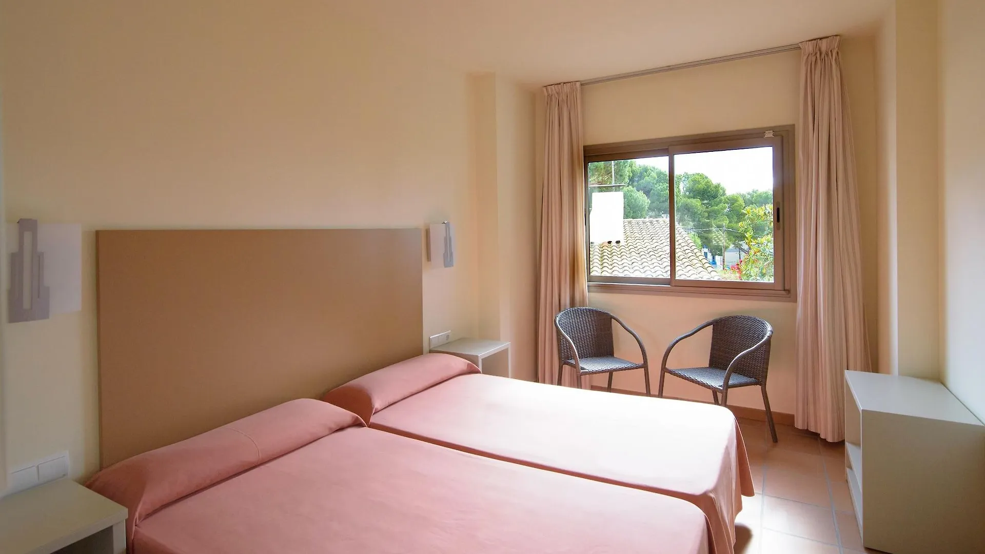Aparthotel Ciutat De Palol Platja d'Aro 4*,